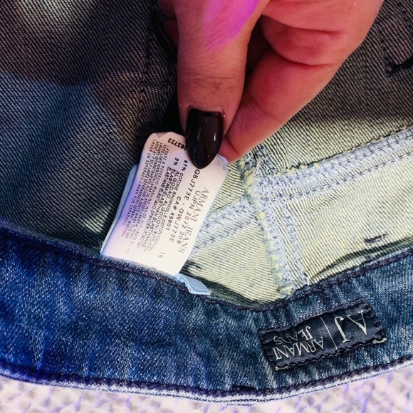 💲💰SALE 💲Armani Jeans blue denim Capris size 30 - Picture 9 of 10